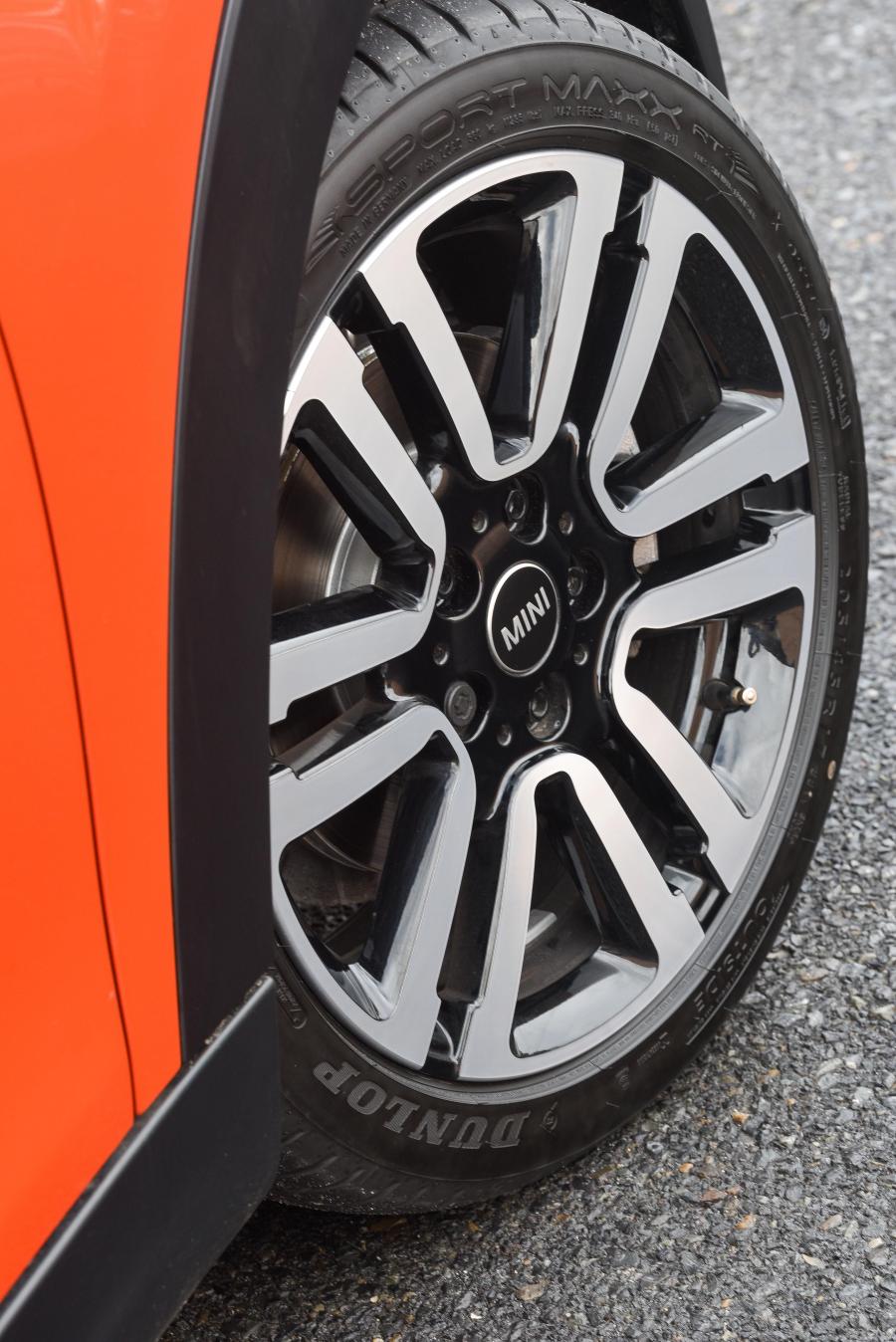 Колеса Mini Cooper 5-Door (F56) 2018 года  (ZA) (фото 31 из 32)